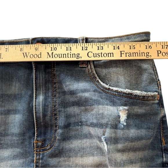 Ariya Jeans Shorts Distressed Raw Frayed Hem Womens Size 13 / 31 Stretch Denim - Picture 5 of 15